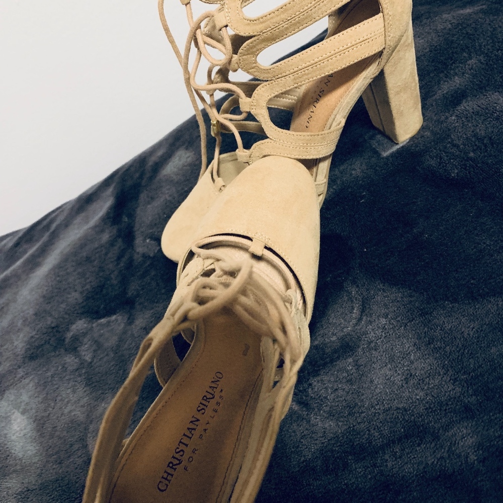 Heels - Picture 4 of 4